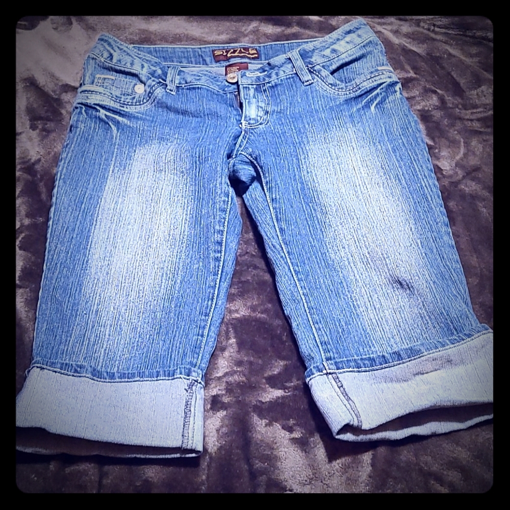 Sizzle Capris - Picture 2 of 6